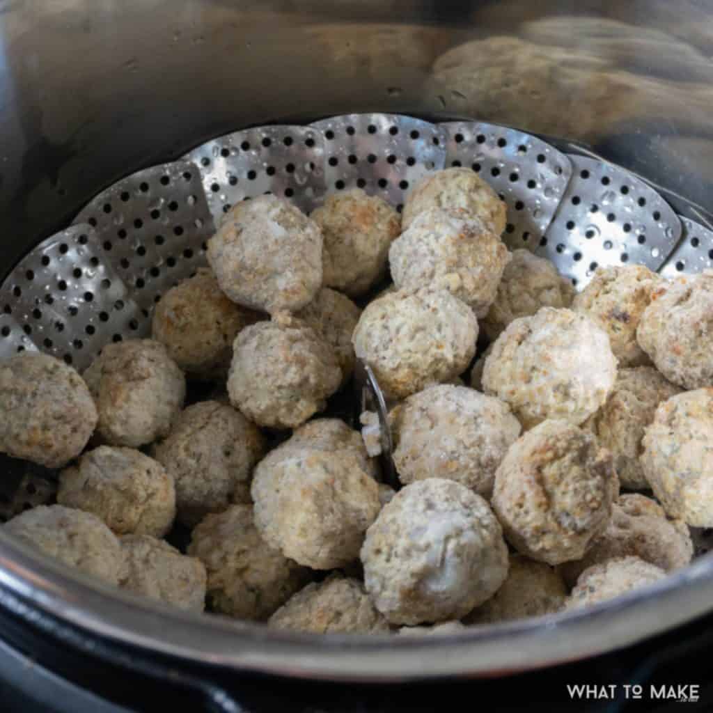 Create this easy bell peppers and beef dinner using frozen meatballs in the instant pot. #whattomaketoeat #dinner #pressurecooker #instantpot